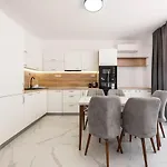 Lägenhet Zhelyazkova Sunny 2br *