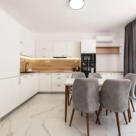 公寓 Zhelyazkova Sunny 2br *