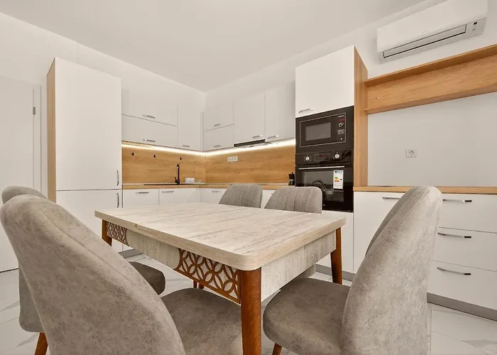 Zhelyazkova Sunny 2br Apartment