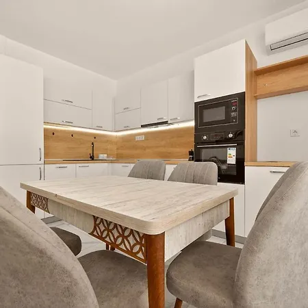Zhelyazkova Sunny 2br 아파트