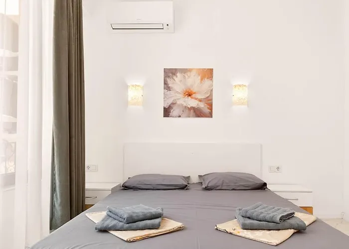 Zhelyazkova Sunny 2br 아파트