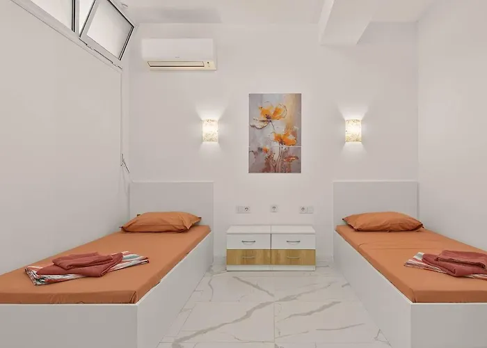 Zhelyazkova Sunny 2br Apartment *